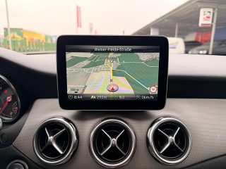 Mercedes-Benz GLA 200 d Austria Edition/LED/SPORTSITZE/RFK/SHZ/TEMPOMAT/NAVI/KEYLESS